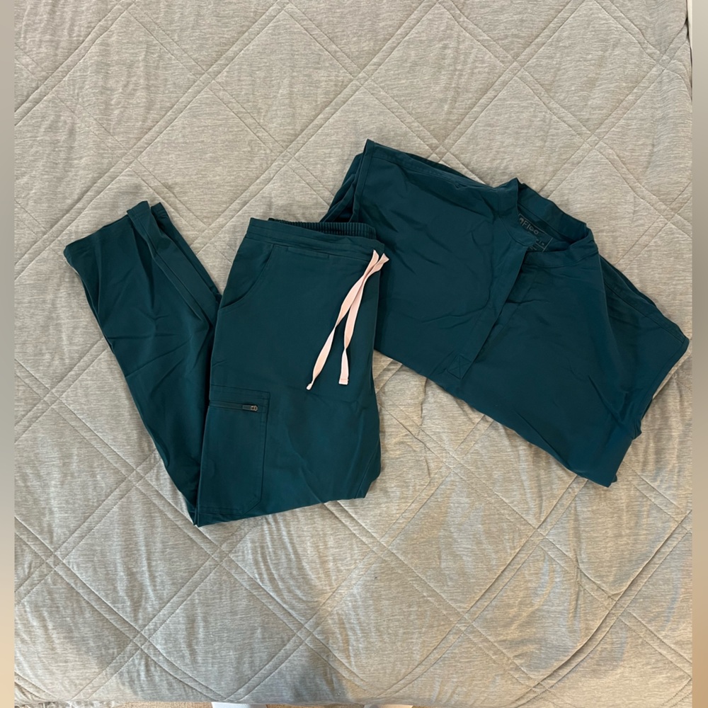 Figs Caribbean Blue Scrub set with light pink drawstring
